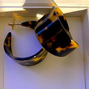 Banana Republic tortoise shell hoop earrings